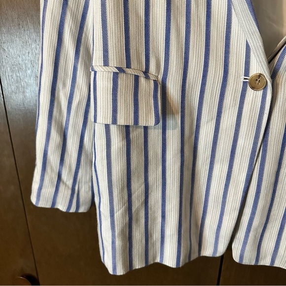 Banana Republic Blue and White Striped Blazer - Picture 4 of 12